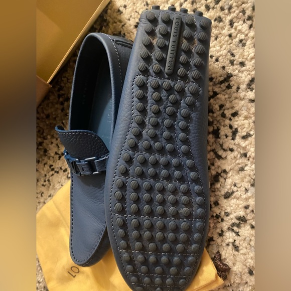 Mens Authentic Louis Vuitton loafers - Picture 6 of 7